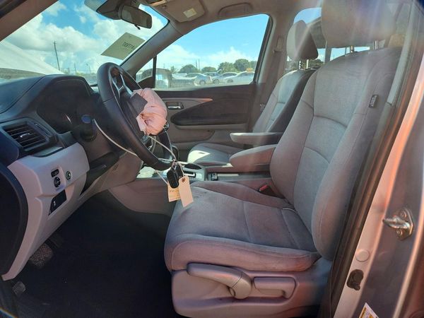 2019 HONDA PILOT LX — DENT
