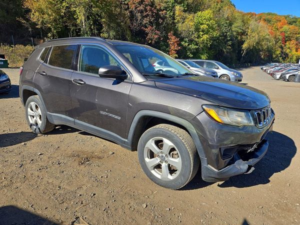 2018 JEEP COMPASS — Passenger 3/4