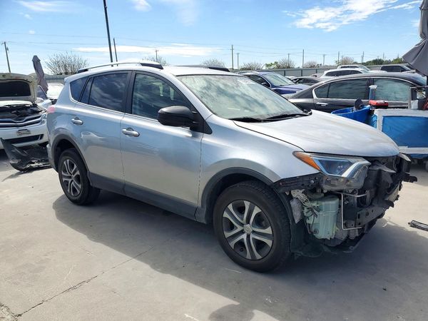 2018 TOYOTA RAV4 LE — Passenger 3/4
