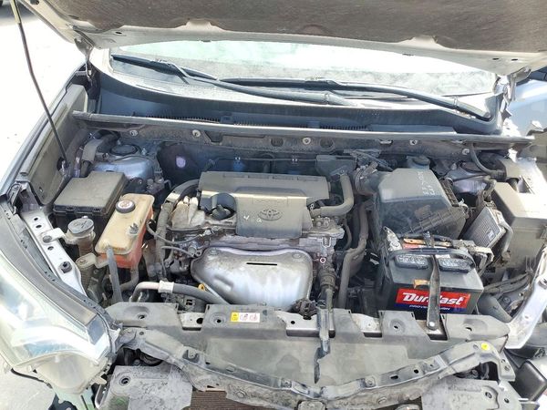 2018 TOYOTA RAV4 LE — Engine bay