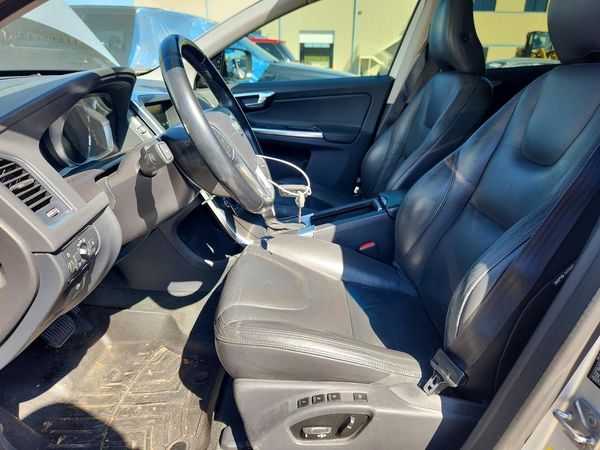 2014 VOLVO XC60 — DENT