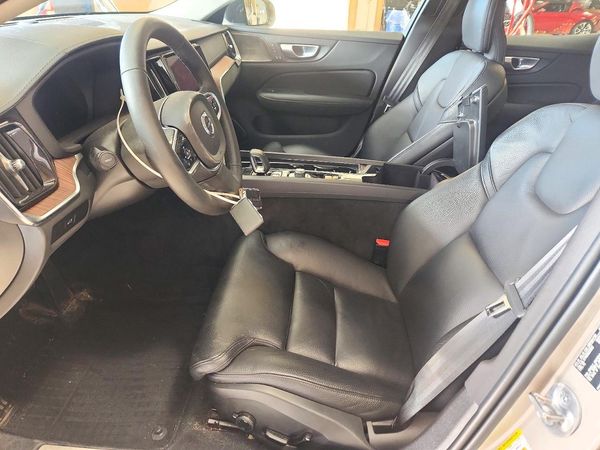 2024 VOLVO S60 Ultimate Dark — DENT