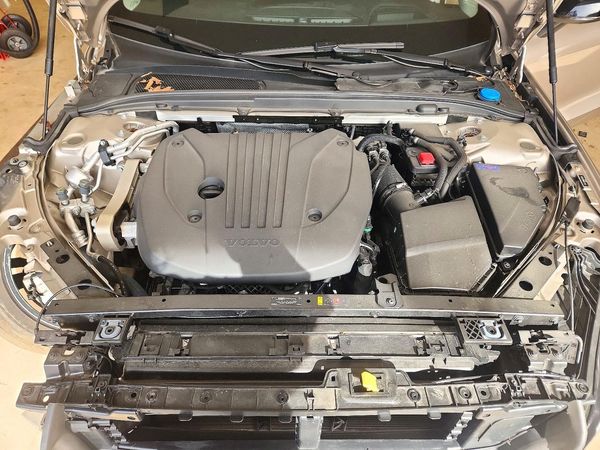 2024 VOLVO S60 Ultimate Dark — Engine bay