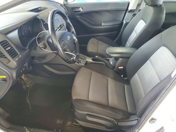 2015 KIA FORTE — DENT