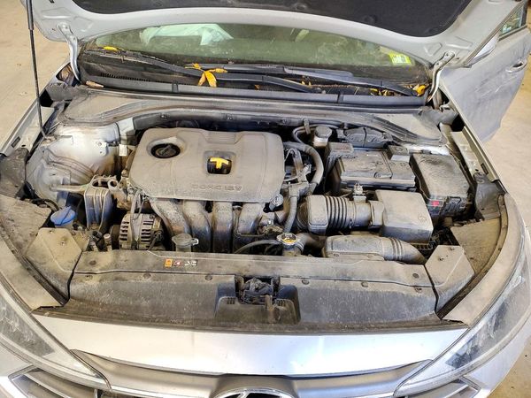 2020 HYUNDAI ELANTRA — Engine bay