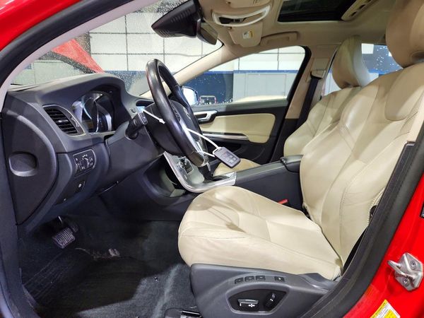 2018 VOLVO S60 Dynamic — DENT