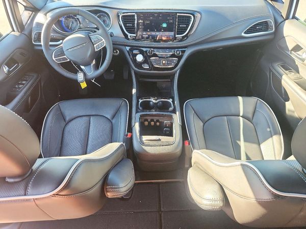 2027 CHRYSLER PACIFICA Limited — CKPT