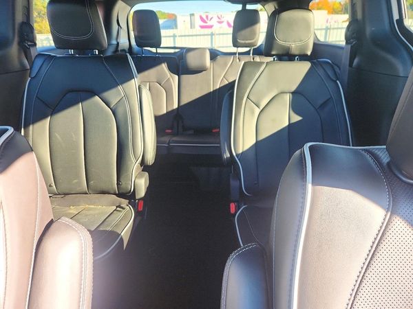2027 CHRYSLER PACIFICA Limited — SUVN