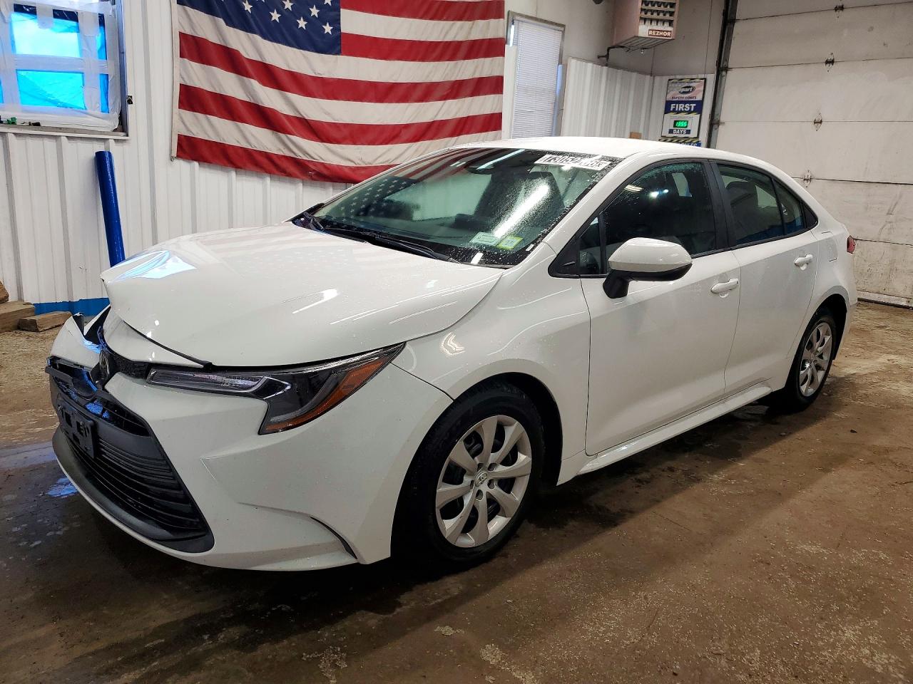 2026 TOYOTA COROLLA LE — Front 3/4