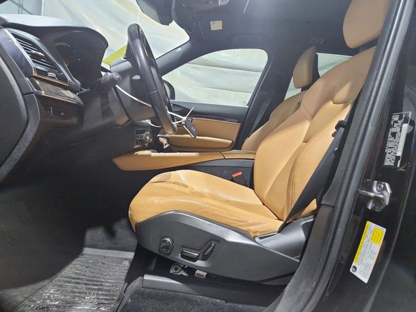 2018 VOLVO XC90 Momentum — DENT