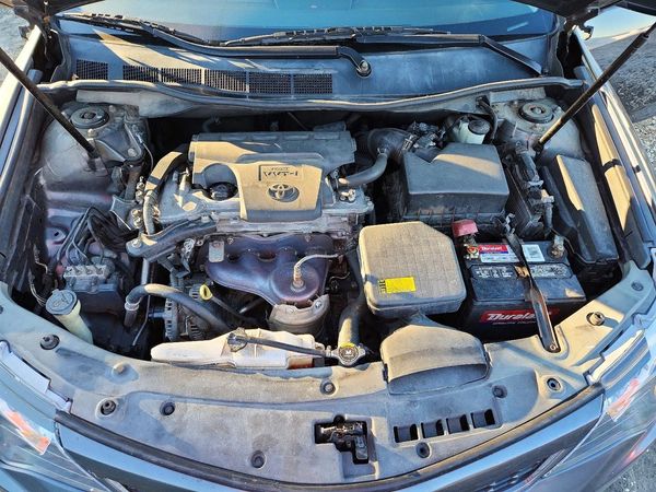 2013 TOYOTA CAMRY — Engine bay