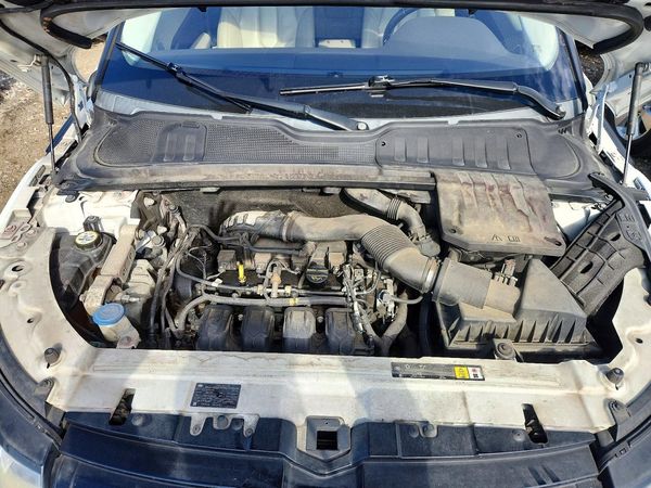2013 LAND ROVER RANGEROVER Pure Premium — Engine bay