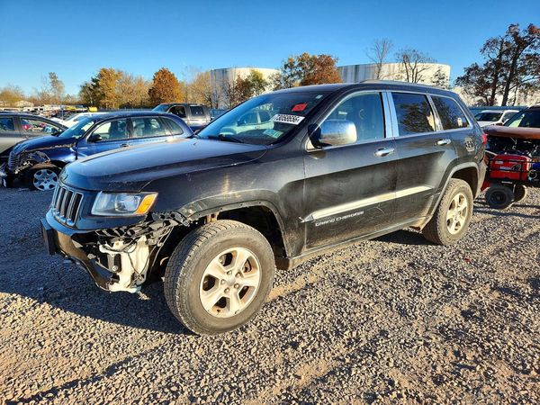 2015 JEEP GRAND CHEROKEE Laredo — Front 3/4