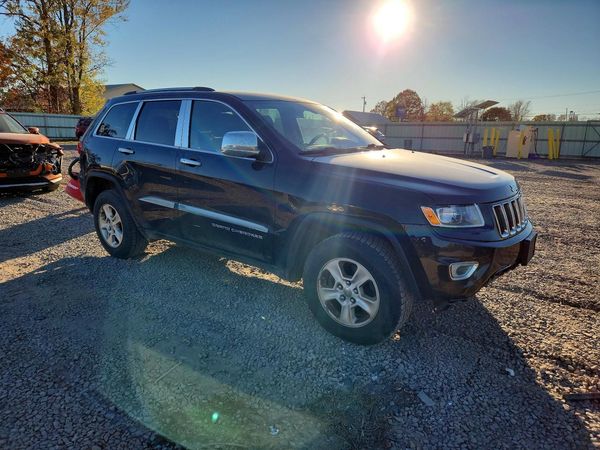 2015 JEEP GRAND CHEROKEE Laredo — Passenger 3/4