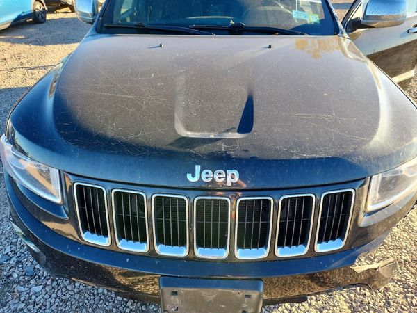 2015 JEEP GRAND CHEROKEE Laredo — Engine bay