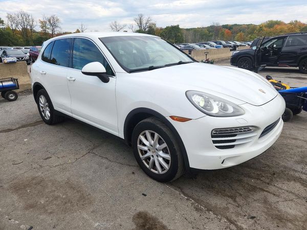 2013 PORSCHE CAYENNE — Passenger 3/4