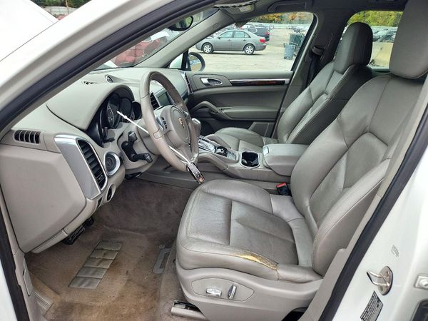 2013 PORSCHE CAYENNE — DENT