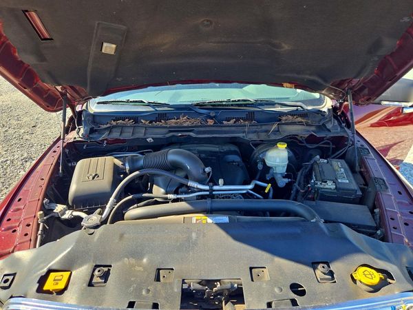 2016 RAM 1500 SLT — Engine bay