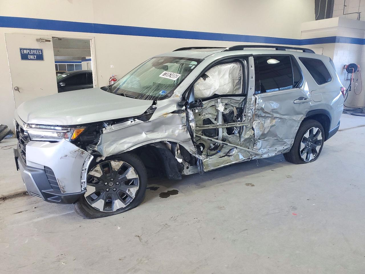 2026 HONDA PILOT Elite — Front 3/4