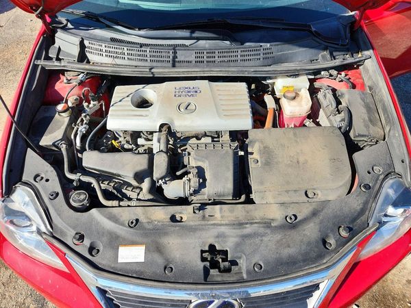2016 LEXUS CT 200 200h — Engine bay