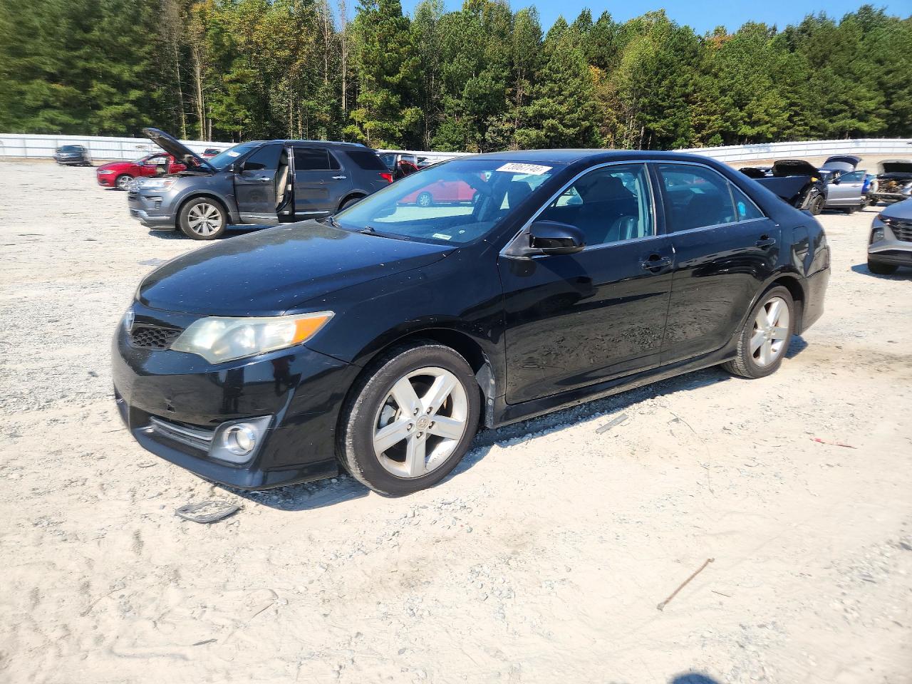 2014 TOYOTA CAMRY — Front 3/4