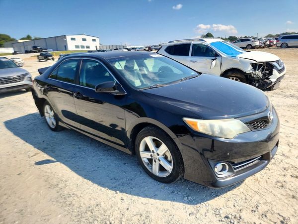 2014 TOYOTA CAMRY — Passenger 3/4