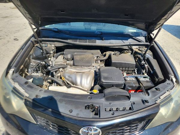 2014 TOYOTA CAMRY — Engine bay