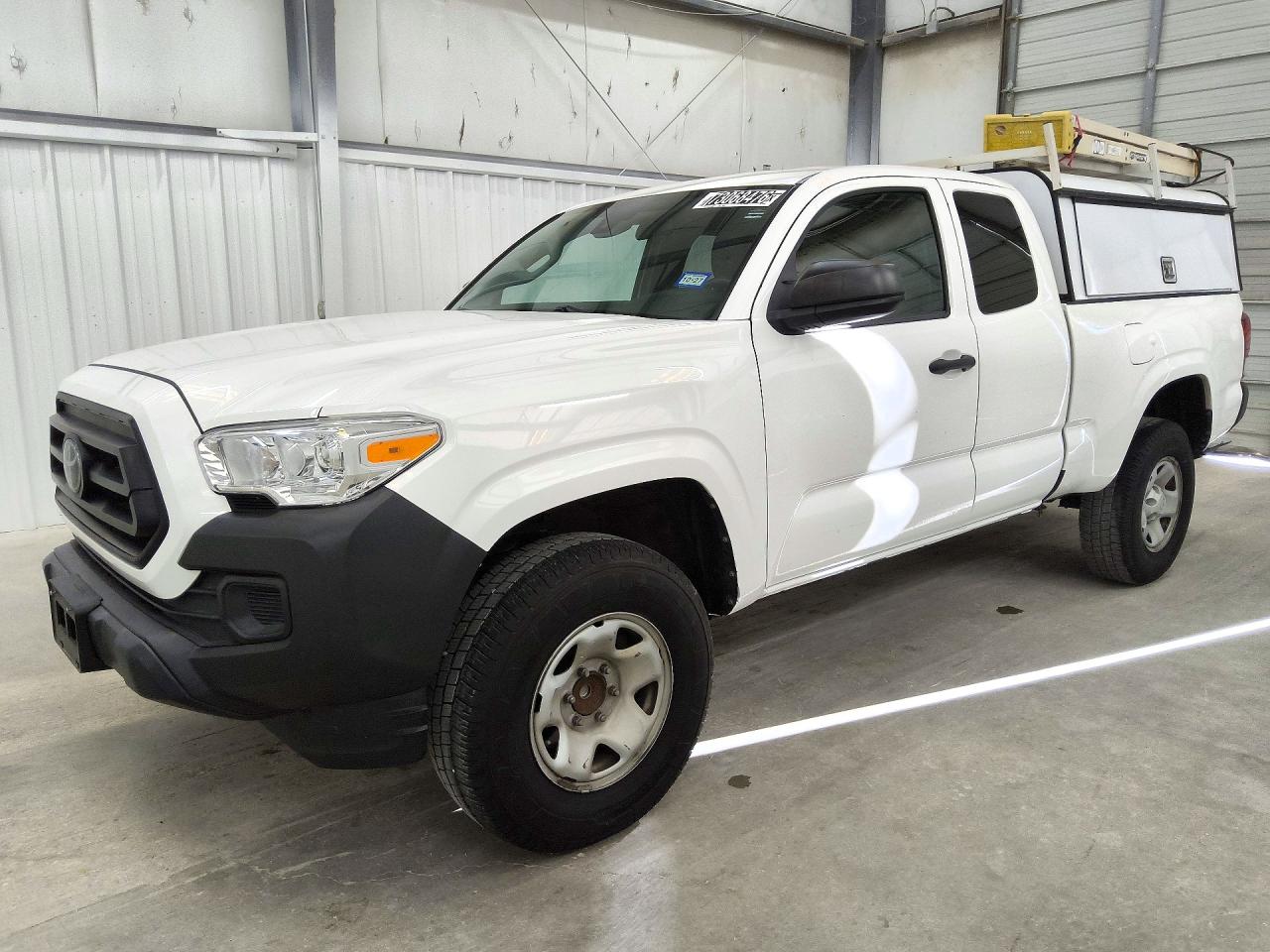 2022 TOYOTA TACOMA SR5 — Front 3/4