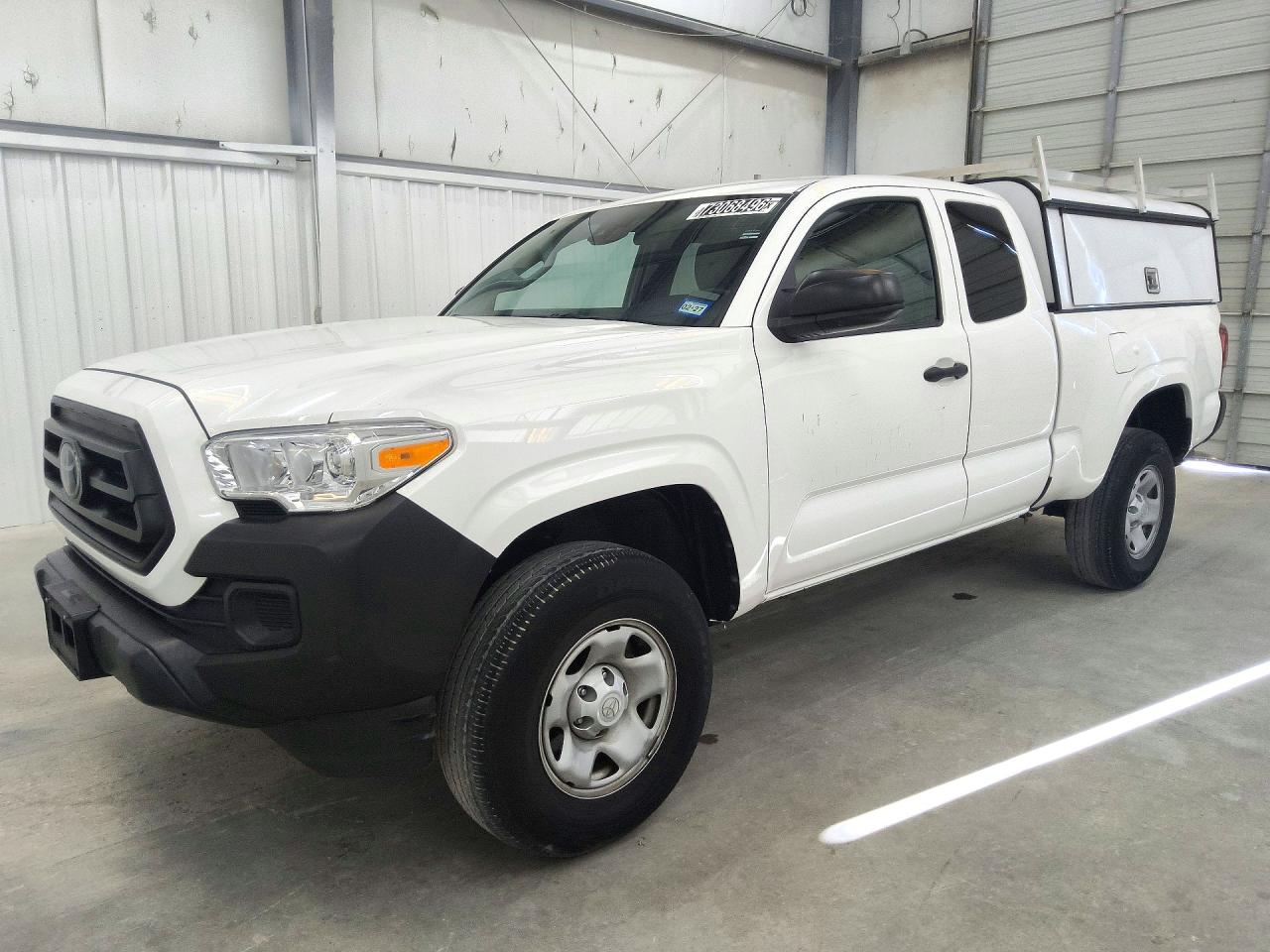 2022 TOYOTA TACOMA SR5 — Front 3/4