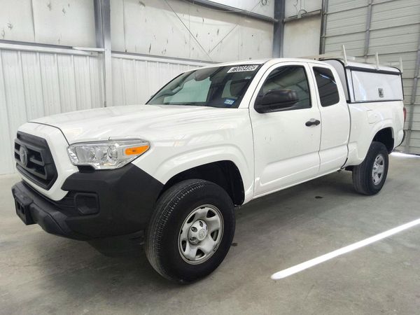 2022 TOYOTA TACOMA SR5 — Front 3/4