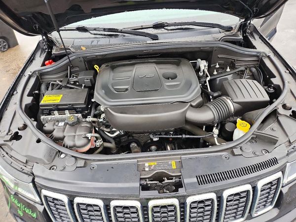 2022 JEEP GRAND CHEROKEE Limited, Limited X — Engine bay