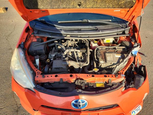 2013 TOYOTA PRIUS — Engine bay