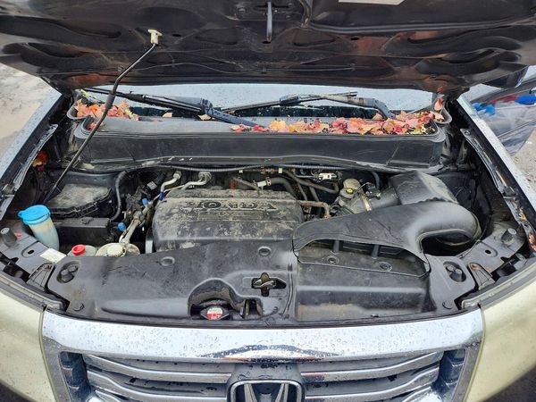 2012 HONDA PILOT EX-L — Engine bay