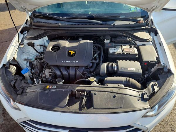 2017 HYUNDAI ELANTRA — Engine bay