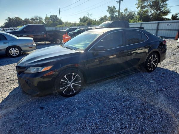 2018 TOYOTA CAMRY L/LE/SE/XLE — Front 3/4