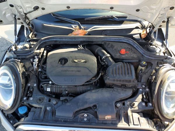 2019 MINI COOPER — Engine bay