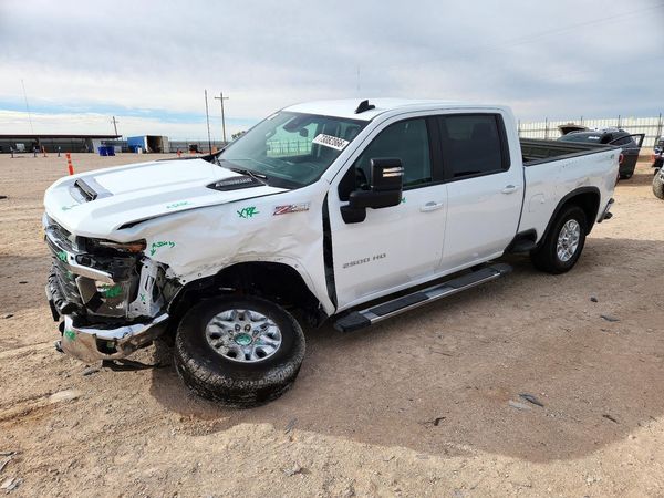 2026 CHEVROLET SILVERADO LT — Front 3/4