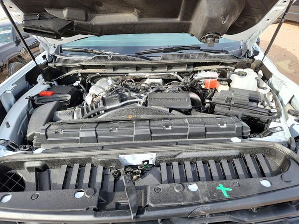 2026 CHEVROLET SILVERADO LT — Engine bay