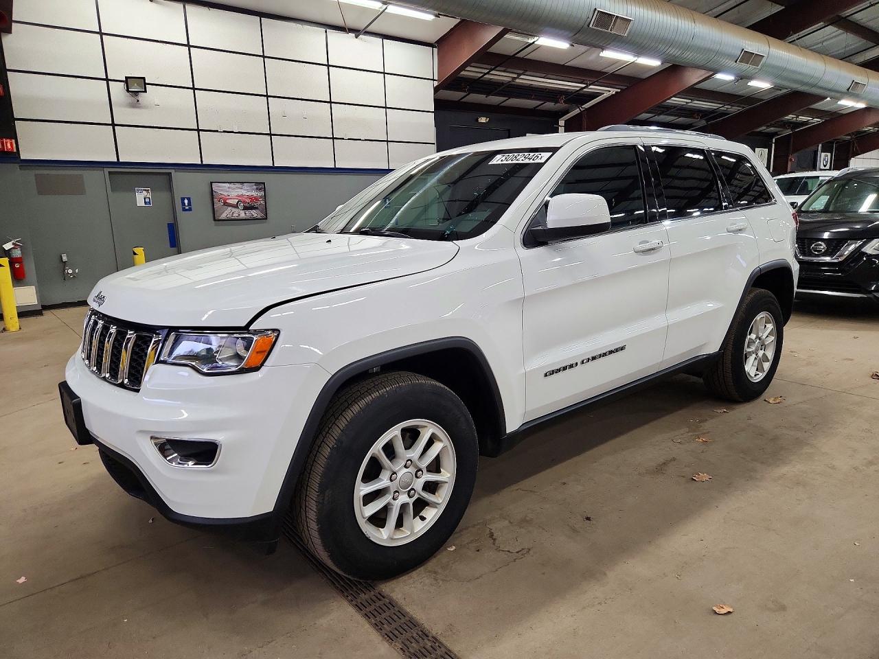 2020 JEEP GRAND CHEROKEE Laredo — Front 3/4