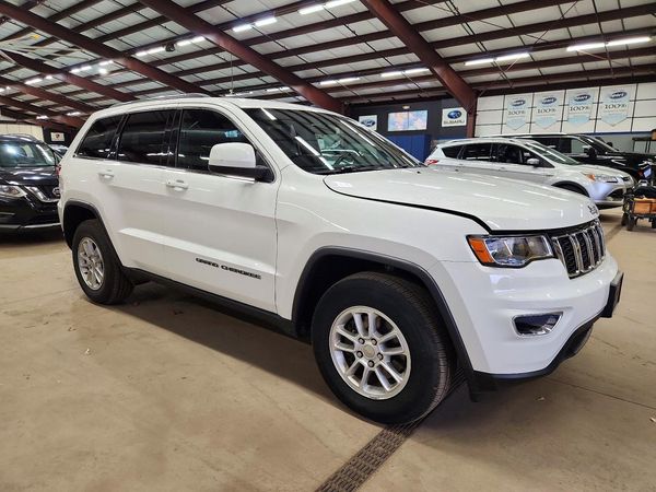 2020 JEEP GRAND CHEROKEE Laredo — Passenger 3/4