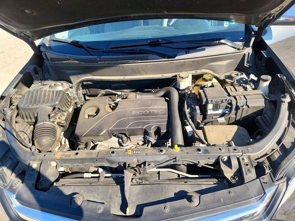 2018 CHEVROLET EQUINOX Premier (1LZ) — Engine bay