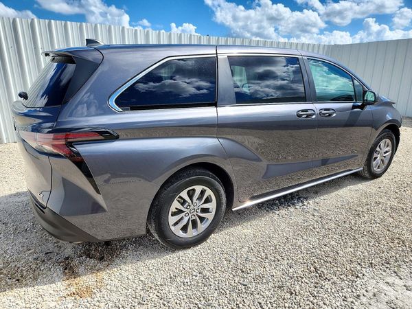 2025 TOYOTA SIENNA LE — PSRA