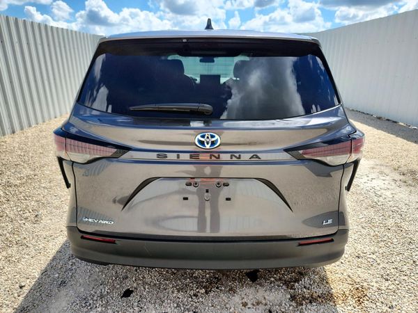 2025 TOYOTA SIENNA LE — DIRR