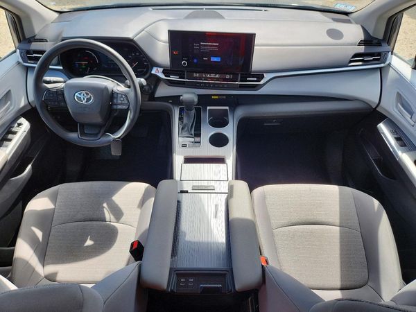 2025 TOYOTA SIENNA LE — CKPT