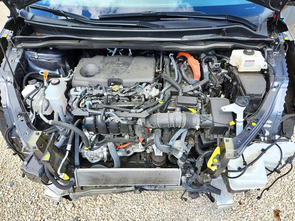 2025 TOYOTA SIENNA LE — Engine bay