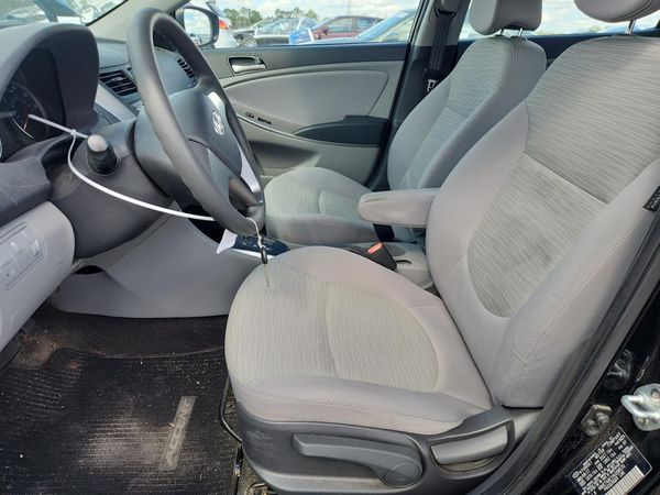 2017 HYUNDAI ACCENT SE Base — DENT
