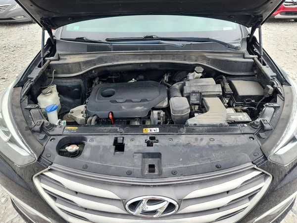 2017 HYUNDAI SANTA FE — Engine bay