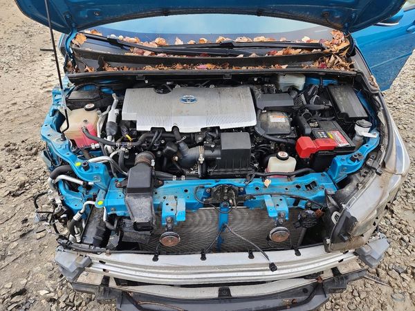 2018 TOYOTA PRIUS Plus/Premium/Advanced — Engine bay