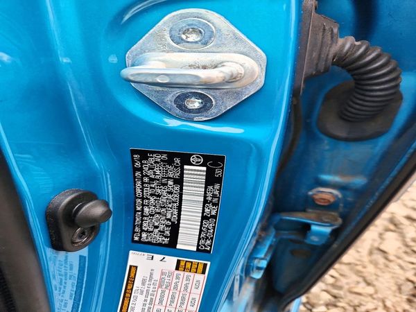 2018 TOYOTA PRIUS Plus/Premium/Advanced — VINS