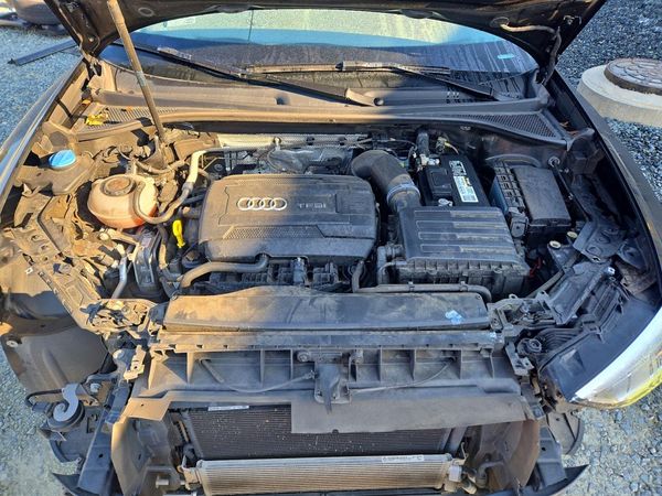 2019 AUDI Q3 — Engine bay
